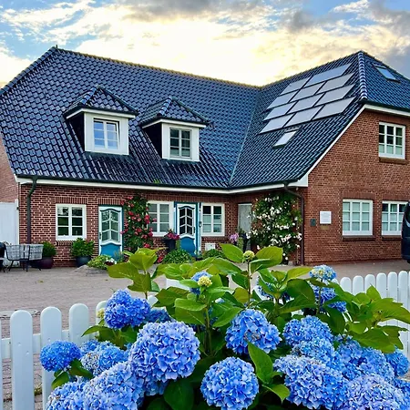 Maritime, Moderne Mit Gartensauna * Dagebüll